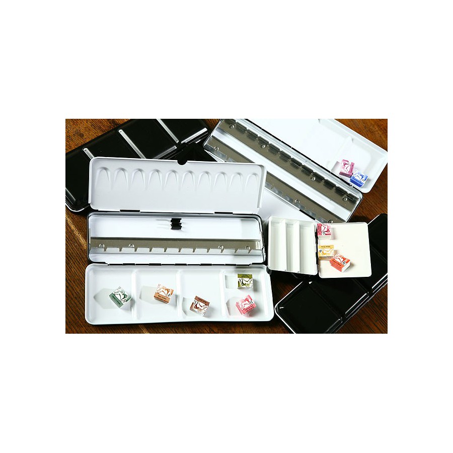 Metalowe puste pudełka do akwareli