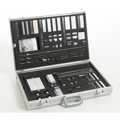 Tablice i walizki demonstracyjne